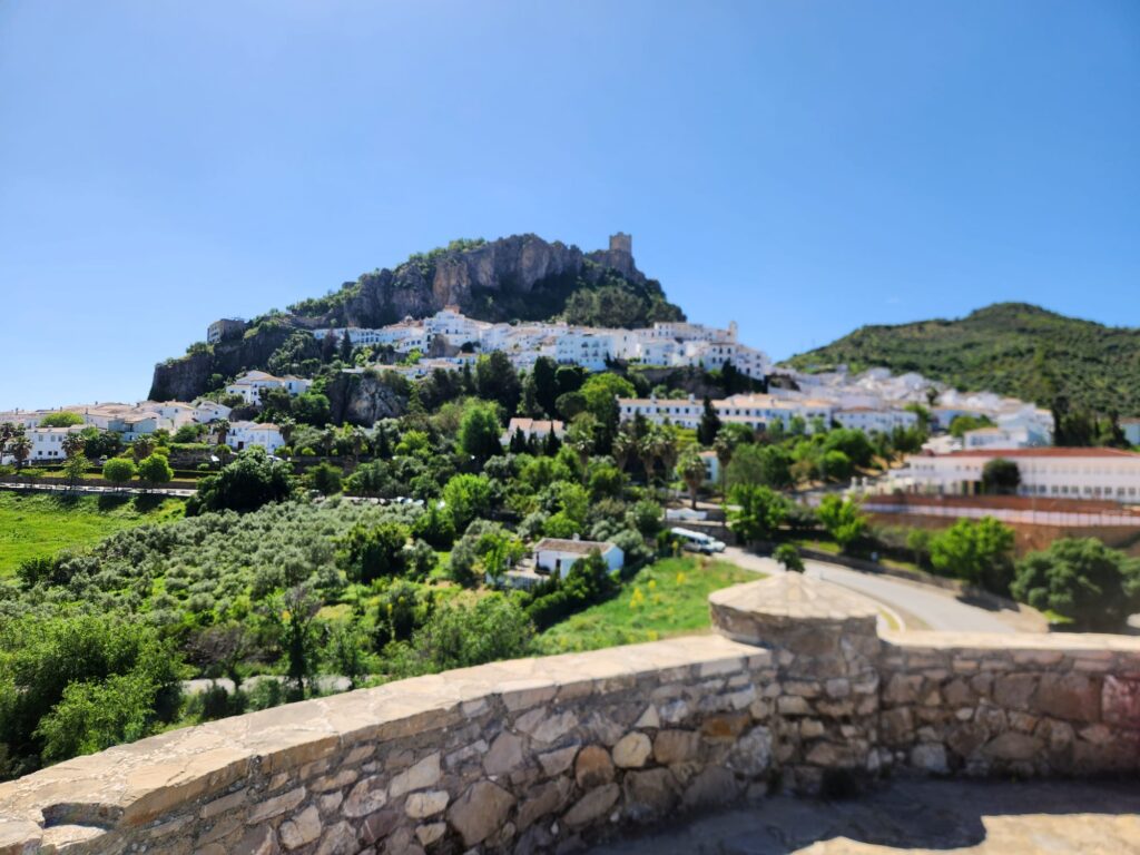 Sierra de Grazalema vista desde Zahara de la Sierra, Parque Natural Cádiz, senderismo rural