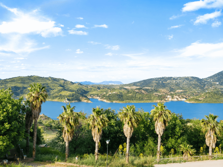 Main views over the Zahara reservoir