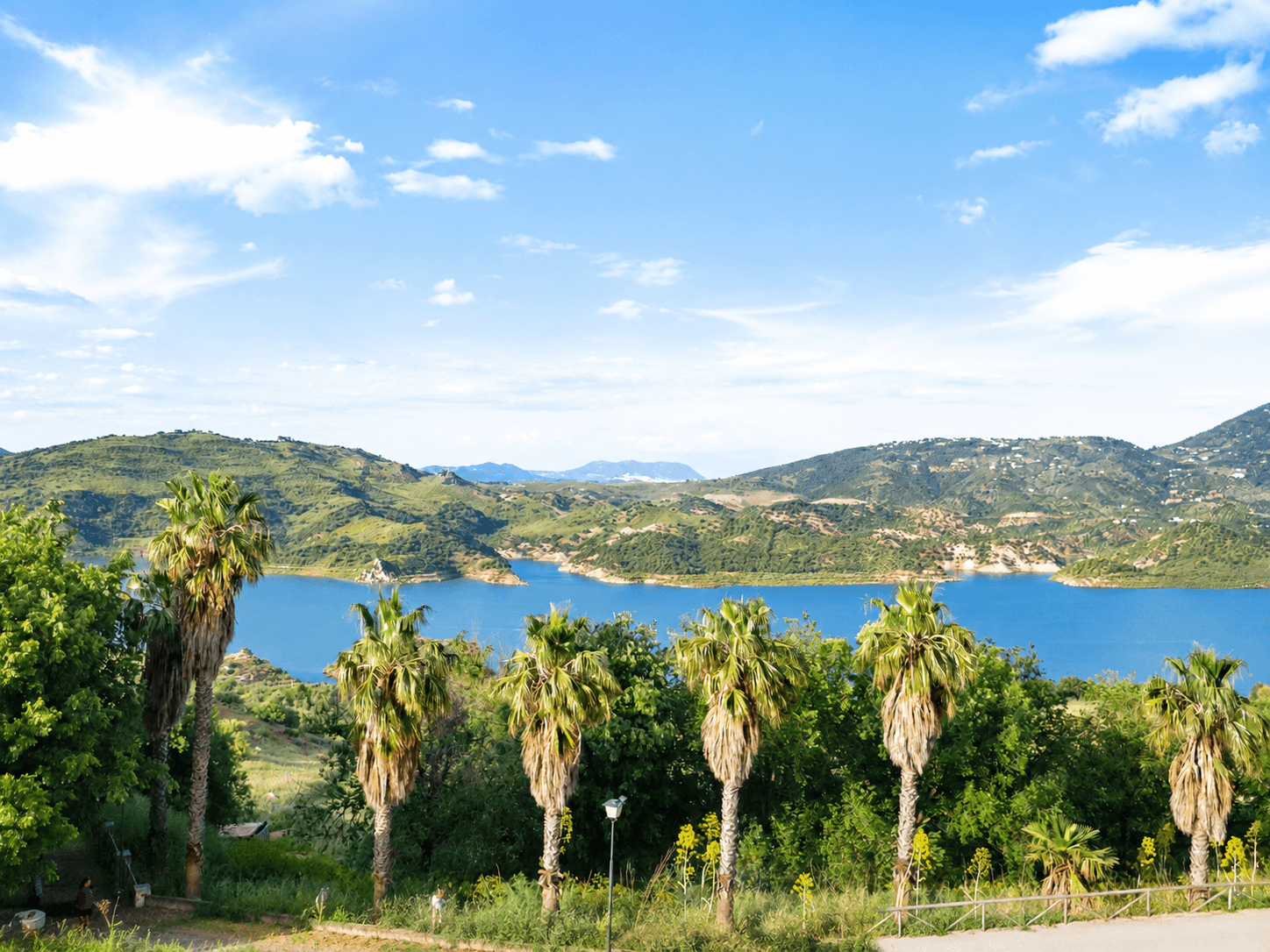 Main views over the Zahara reservoir